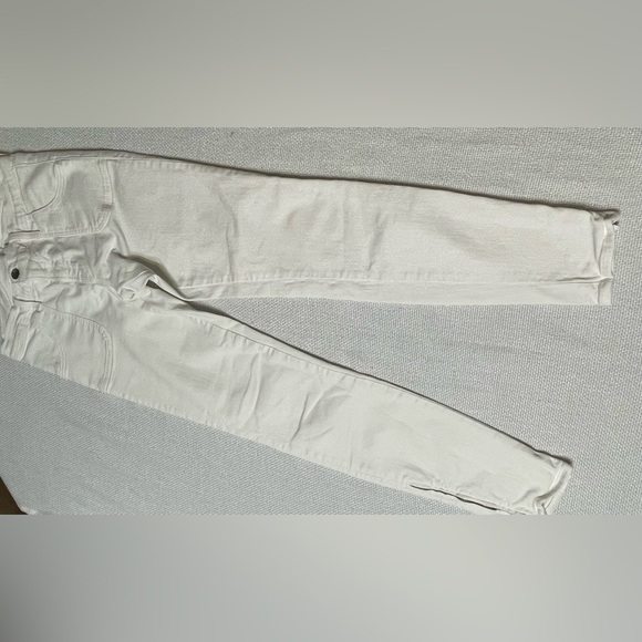 J Brand white jeans with zipper at ankles - Picture 2 of 9